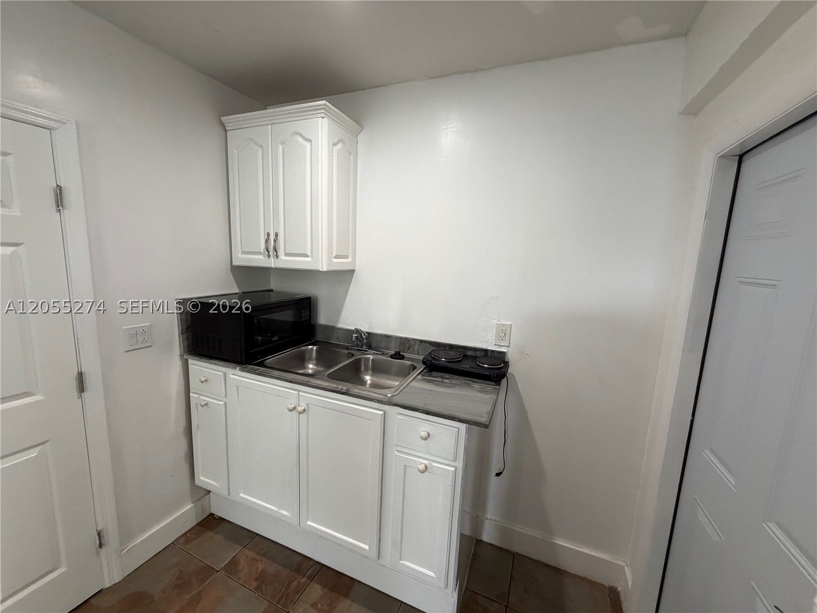 MEADOW WOODMANOR SEC 2 - Residential Lease