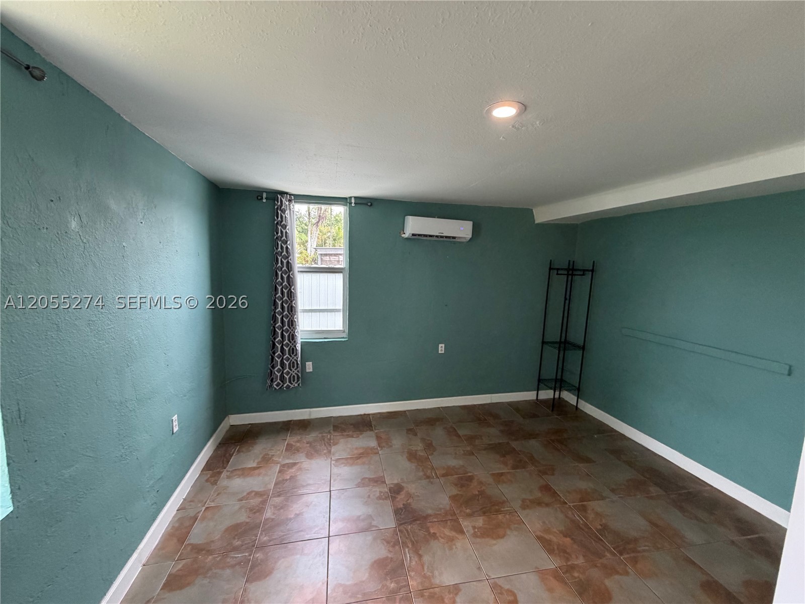 MEADOW WOODMANOR SEC 2 - Residential Lease