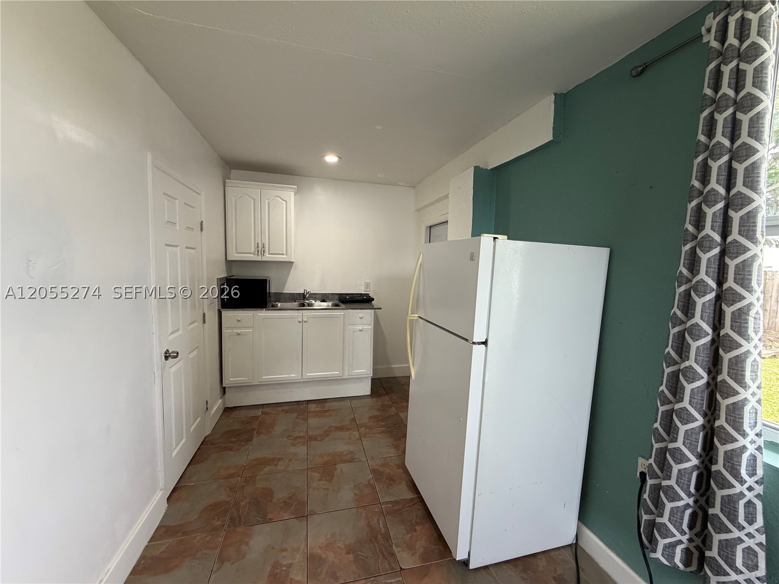 MEADOW WOODMANOR SEC 2 - Residential Lease