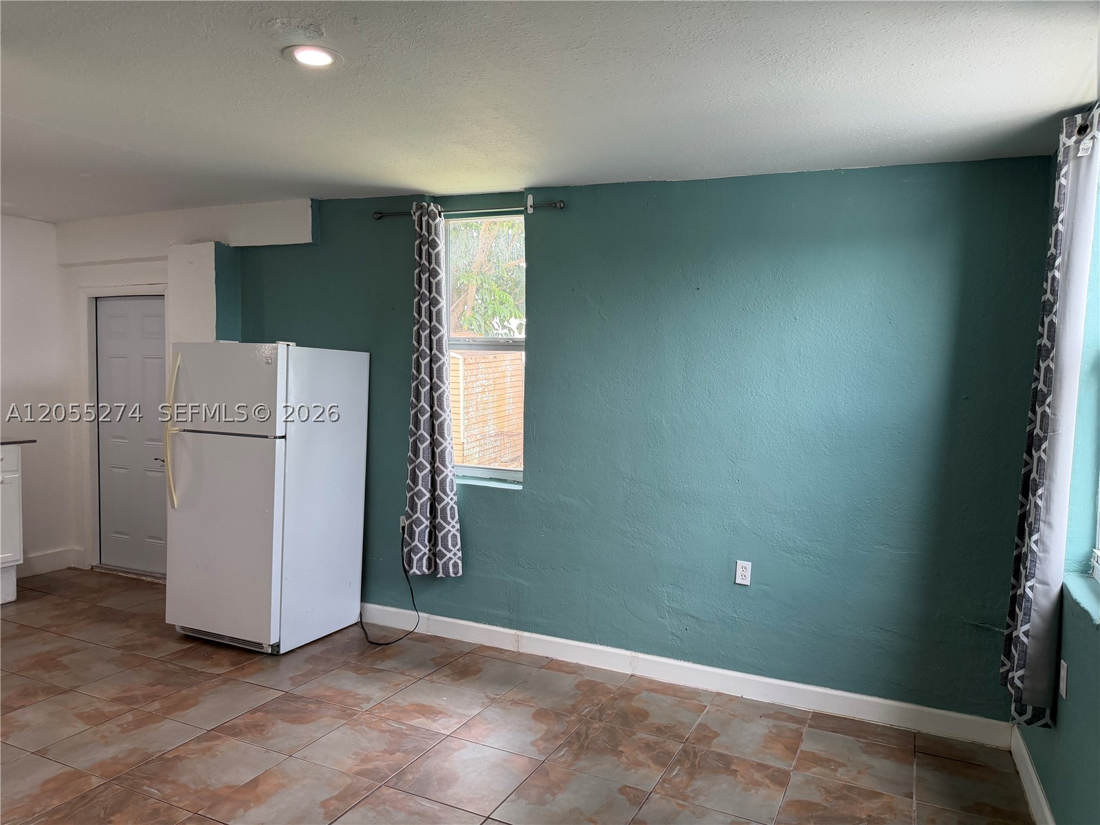 MEADOW WOODMANOR SEC 2 - Residential Lease