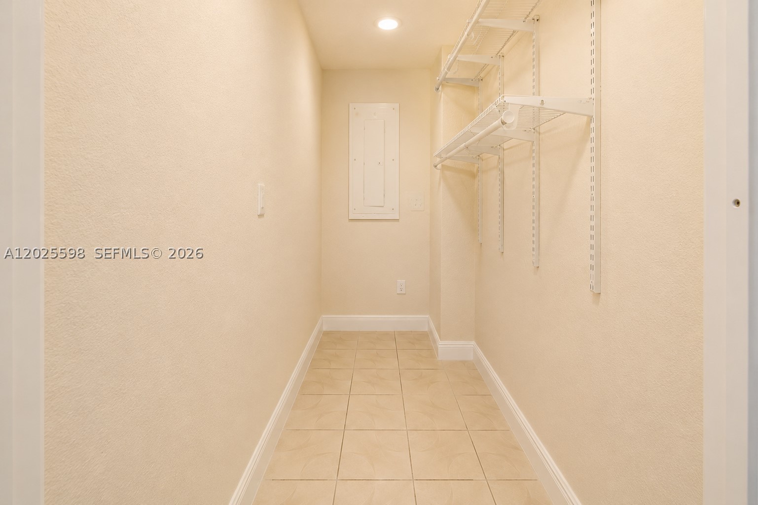 DEERING POINT SUB. - Residential Lease