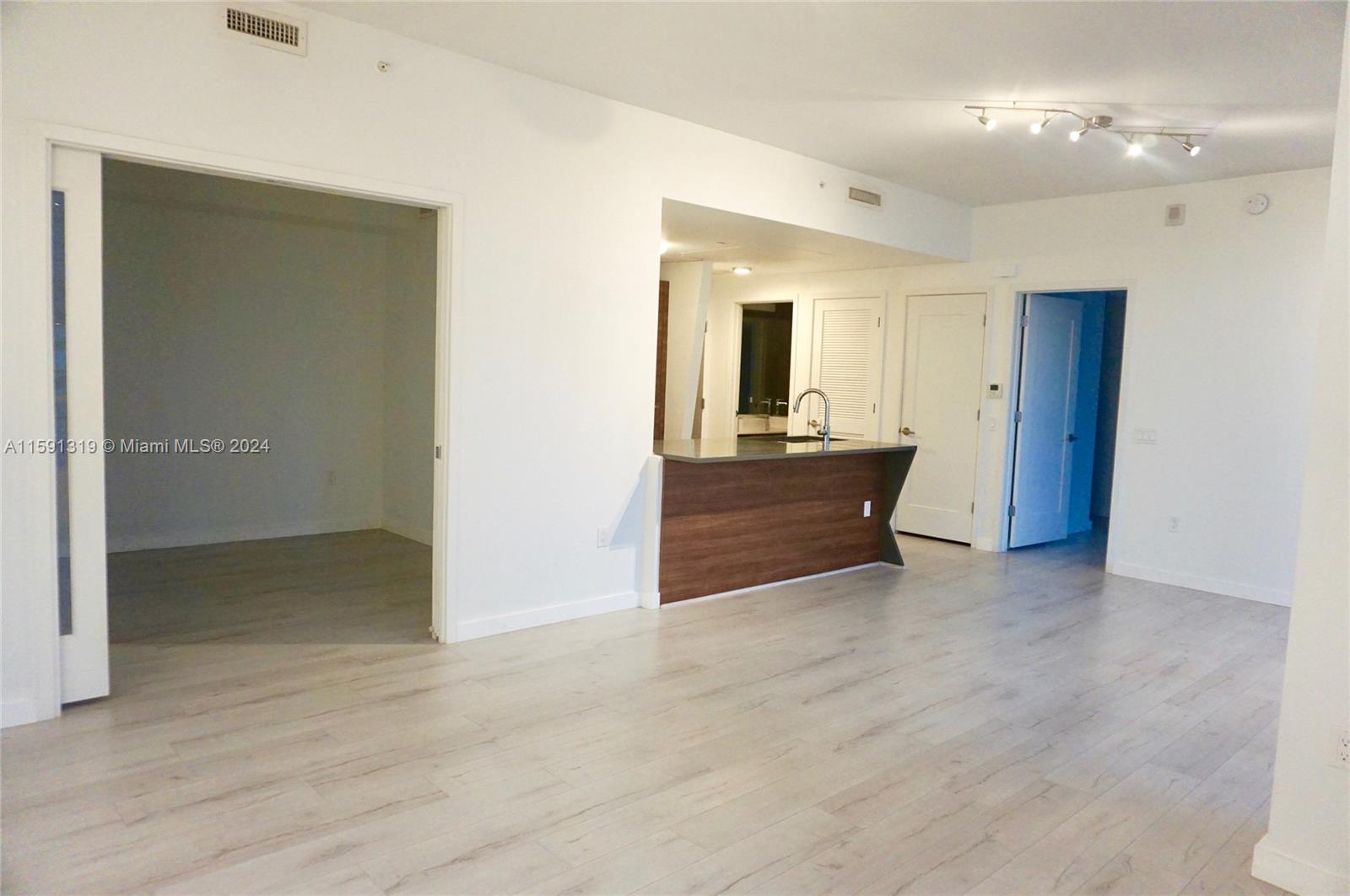 THE CRIMSON CONDOMINIUM - Residential