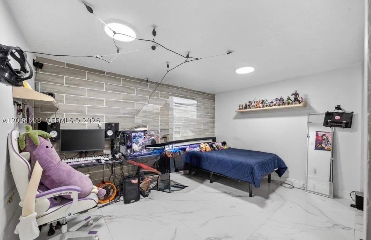 DEVON-AIRE ESTATES SEC 4 - Residential