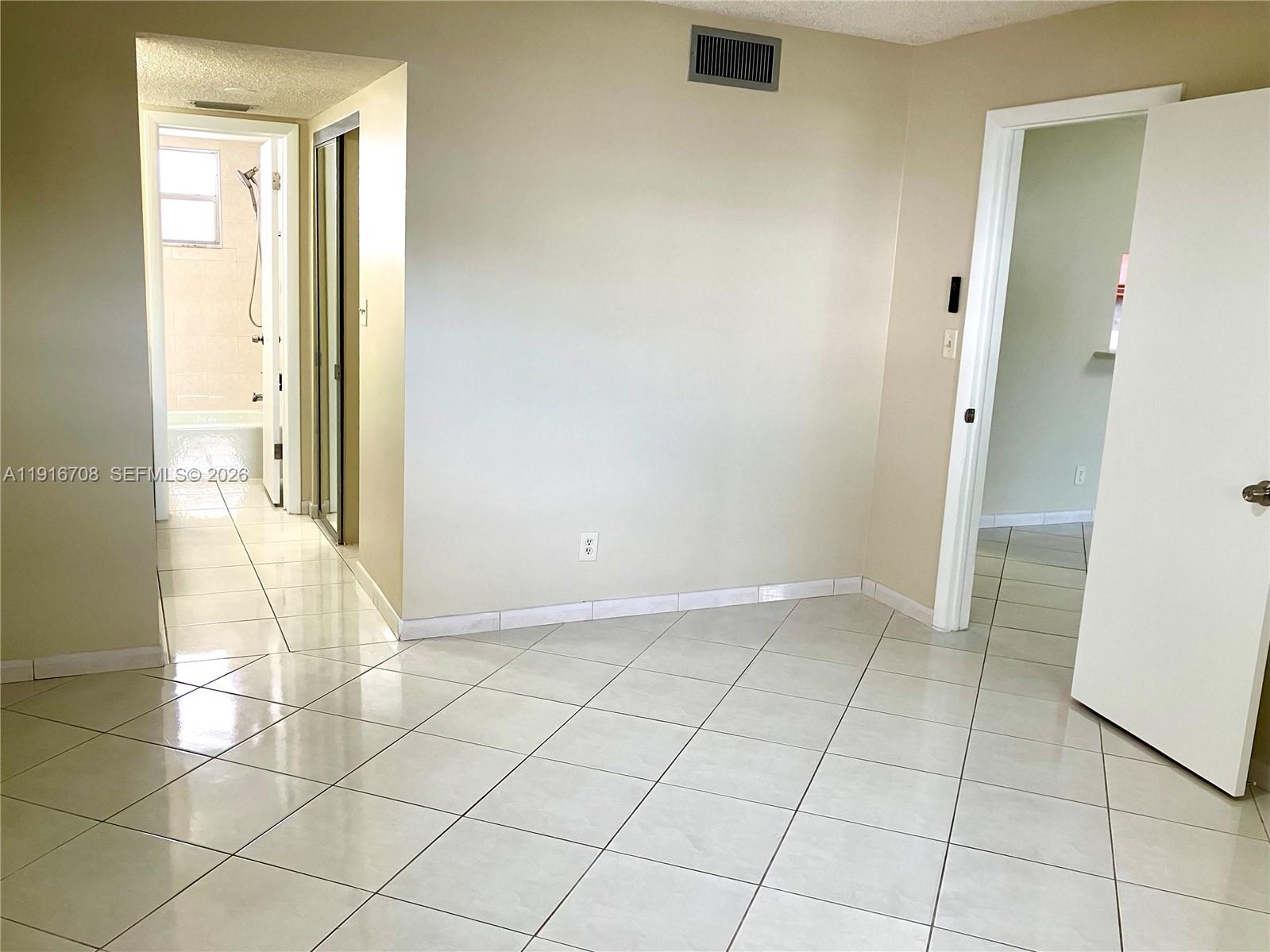 GARNET CONDO - Residential