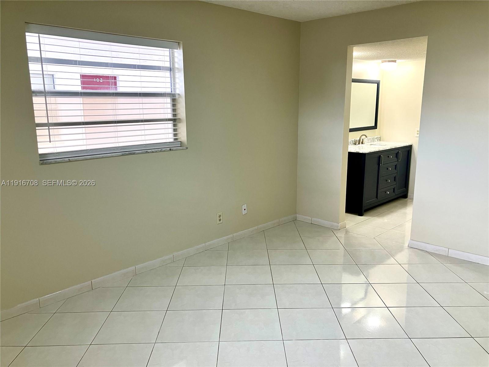 GARNET CONDO - Residential