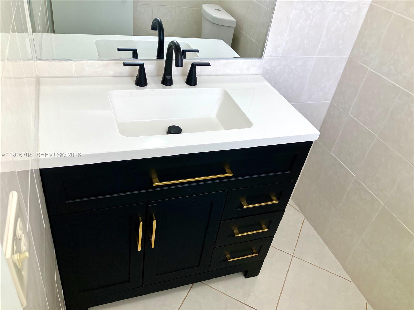 GARNET CONDO - Residential