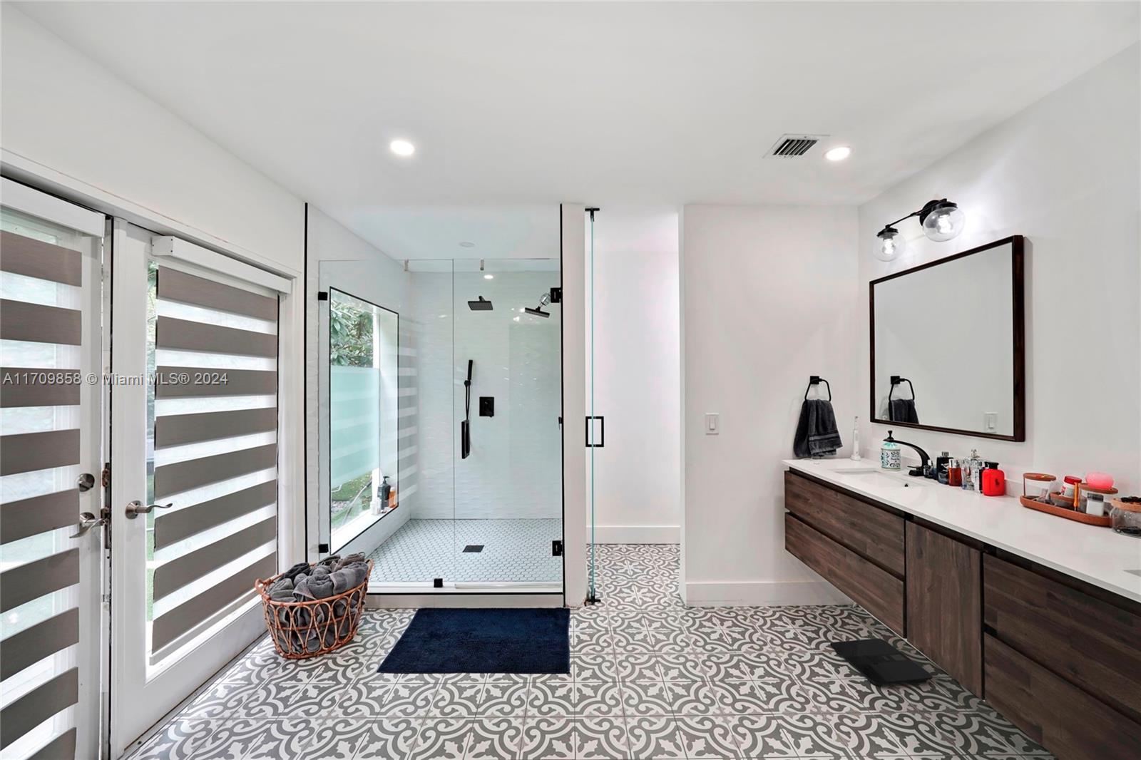 OAK LANE SEC ADDITION - Residential Lease