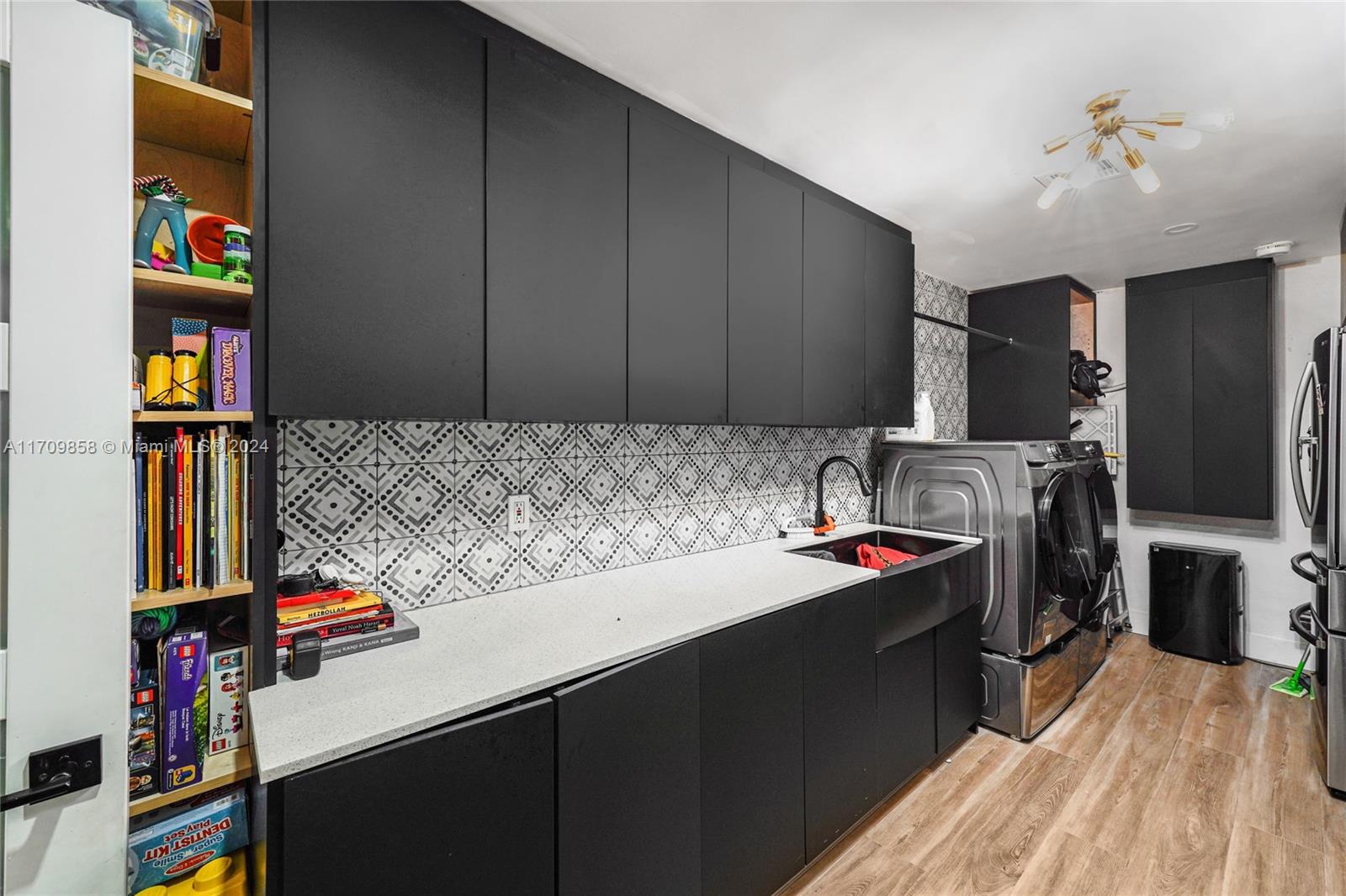 OAK LANE SEC ADDITION - Residential Lease