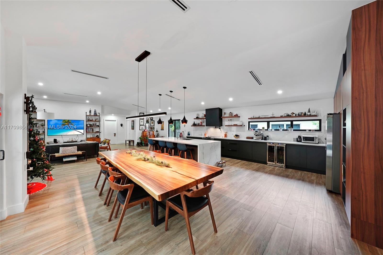 OAK LANE SEC ADDITION - Residential Lease