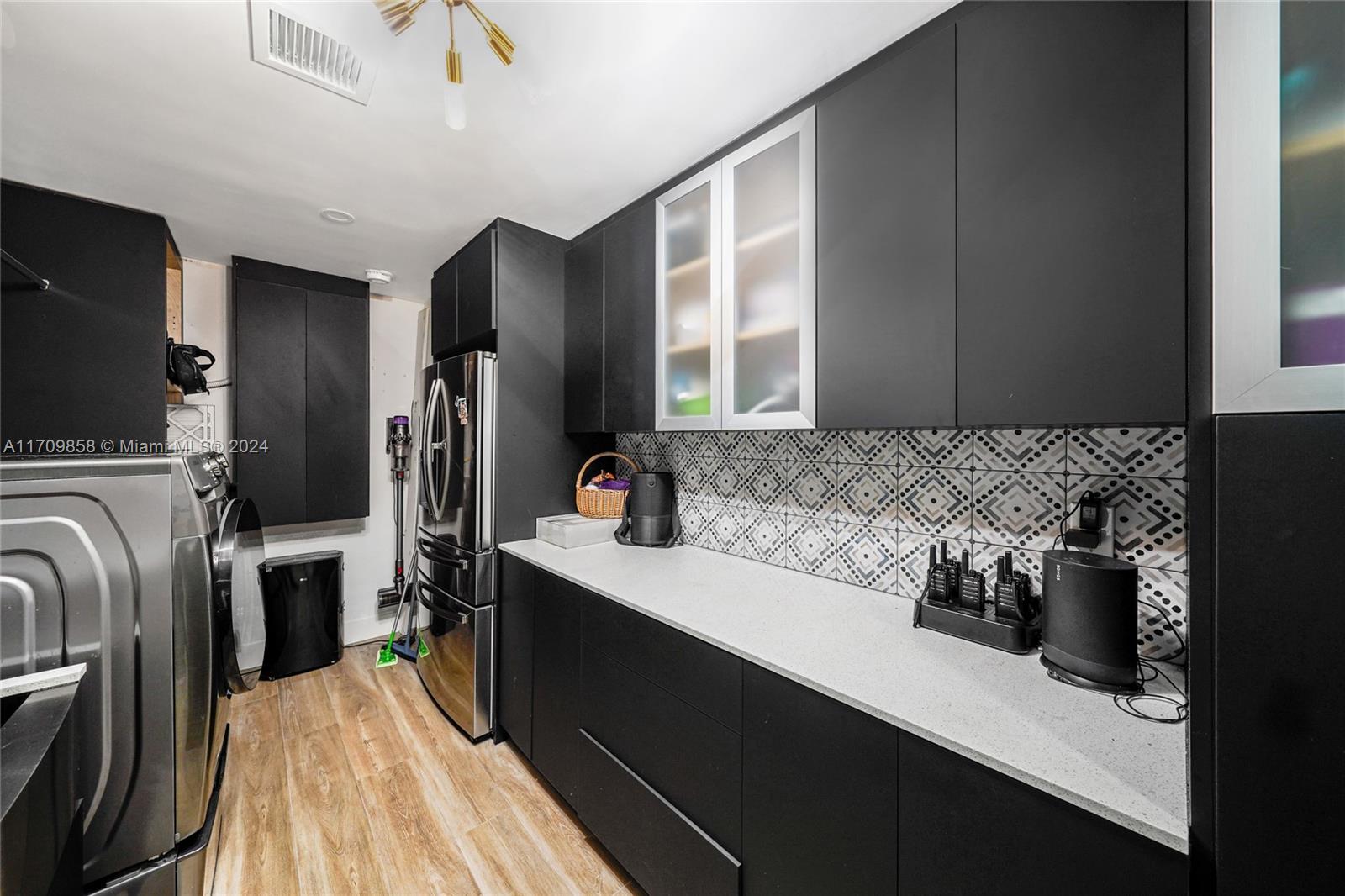 OAK LANE SEC ADDITION - Residential Lease