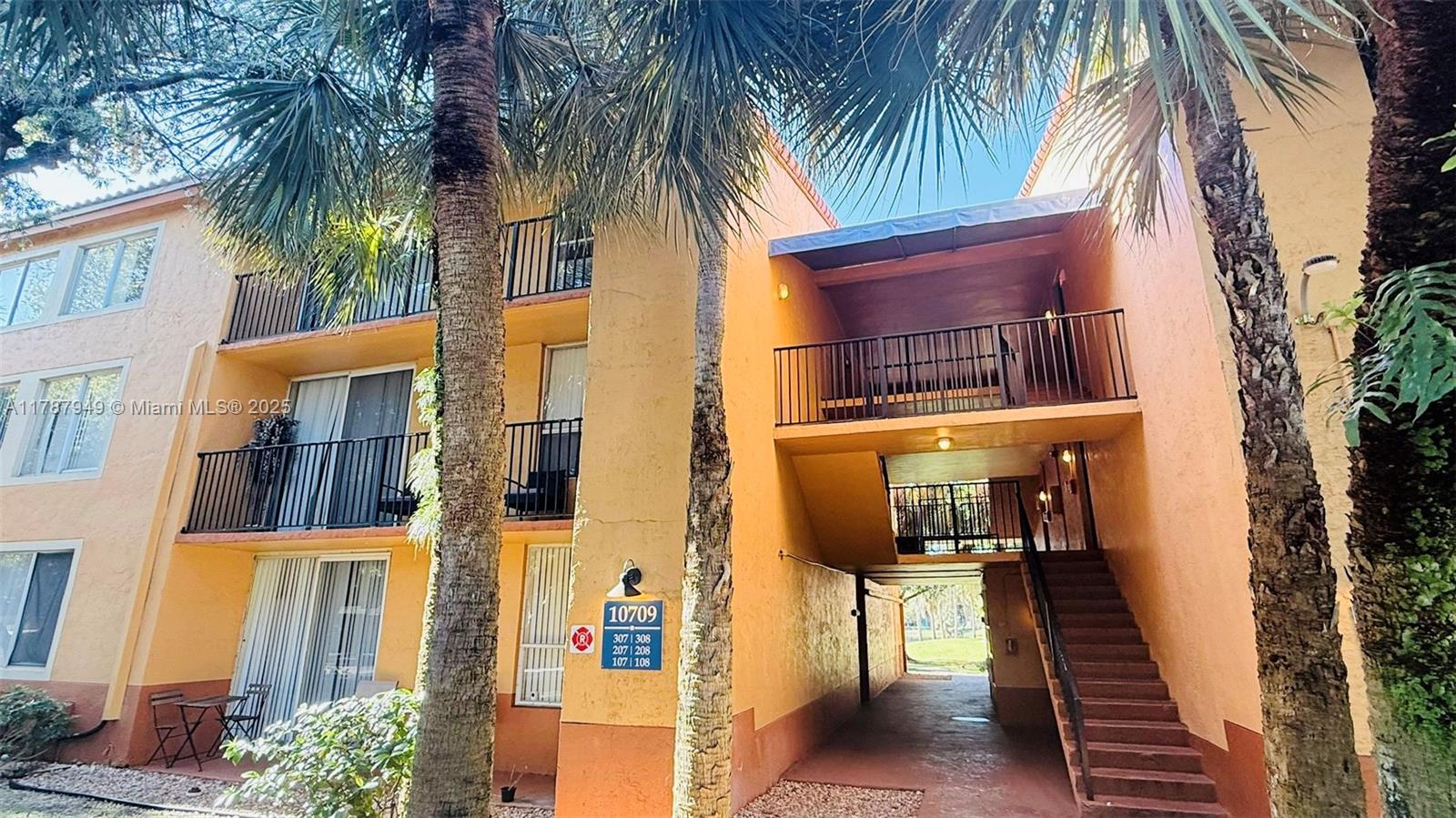LAKES OF JACARANDA CONDO - Residential