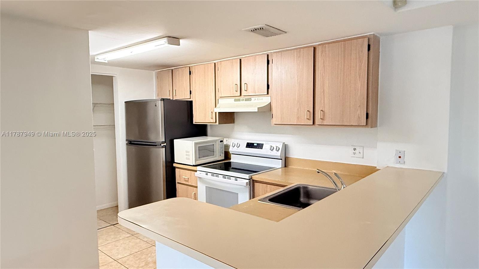 LAKES OF JACARANDA CONDO - Residential