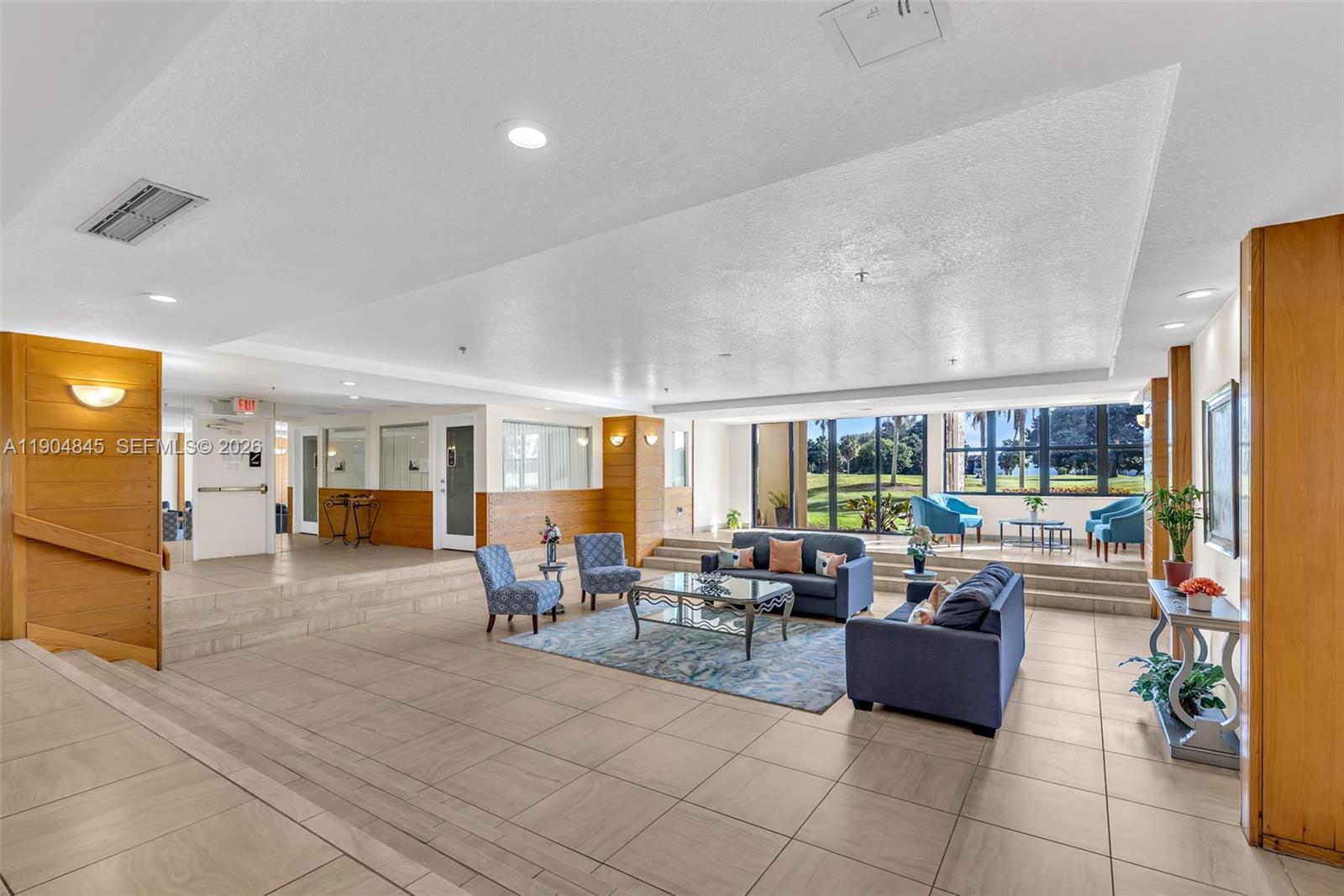 COUNTRY CLUB APTS AT - Residential
