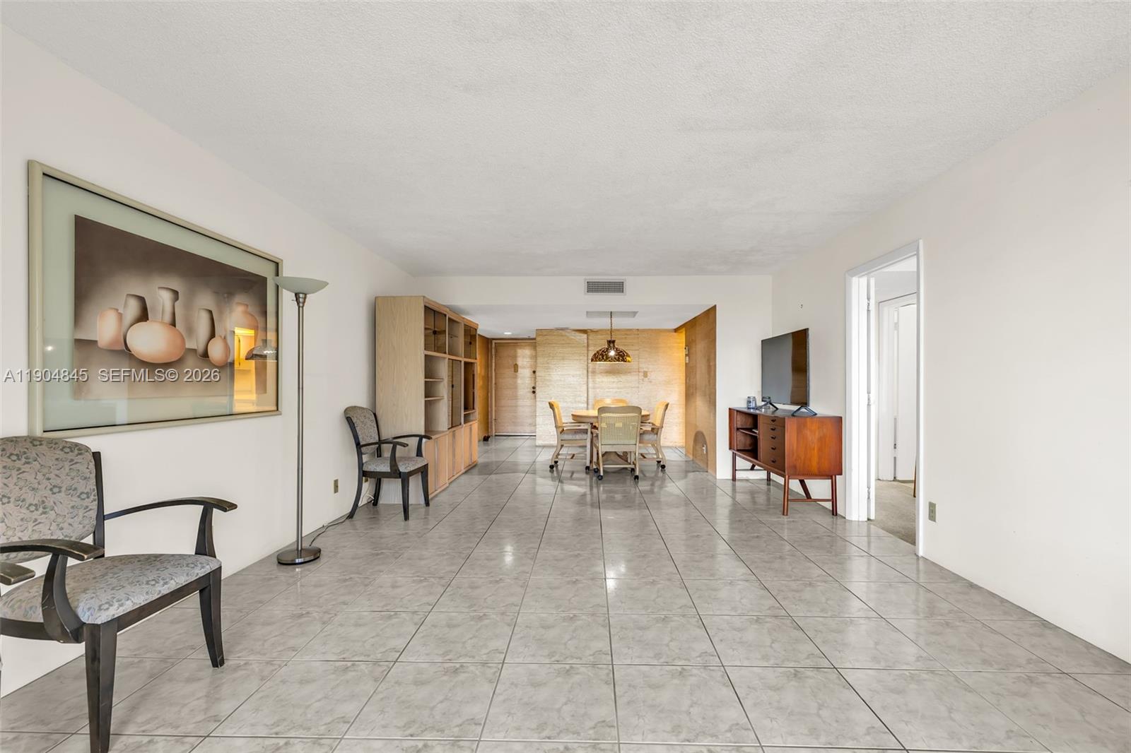 COUNTRY CLUB APTS AT - Residential