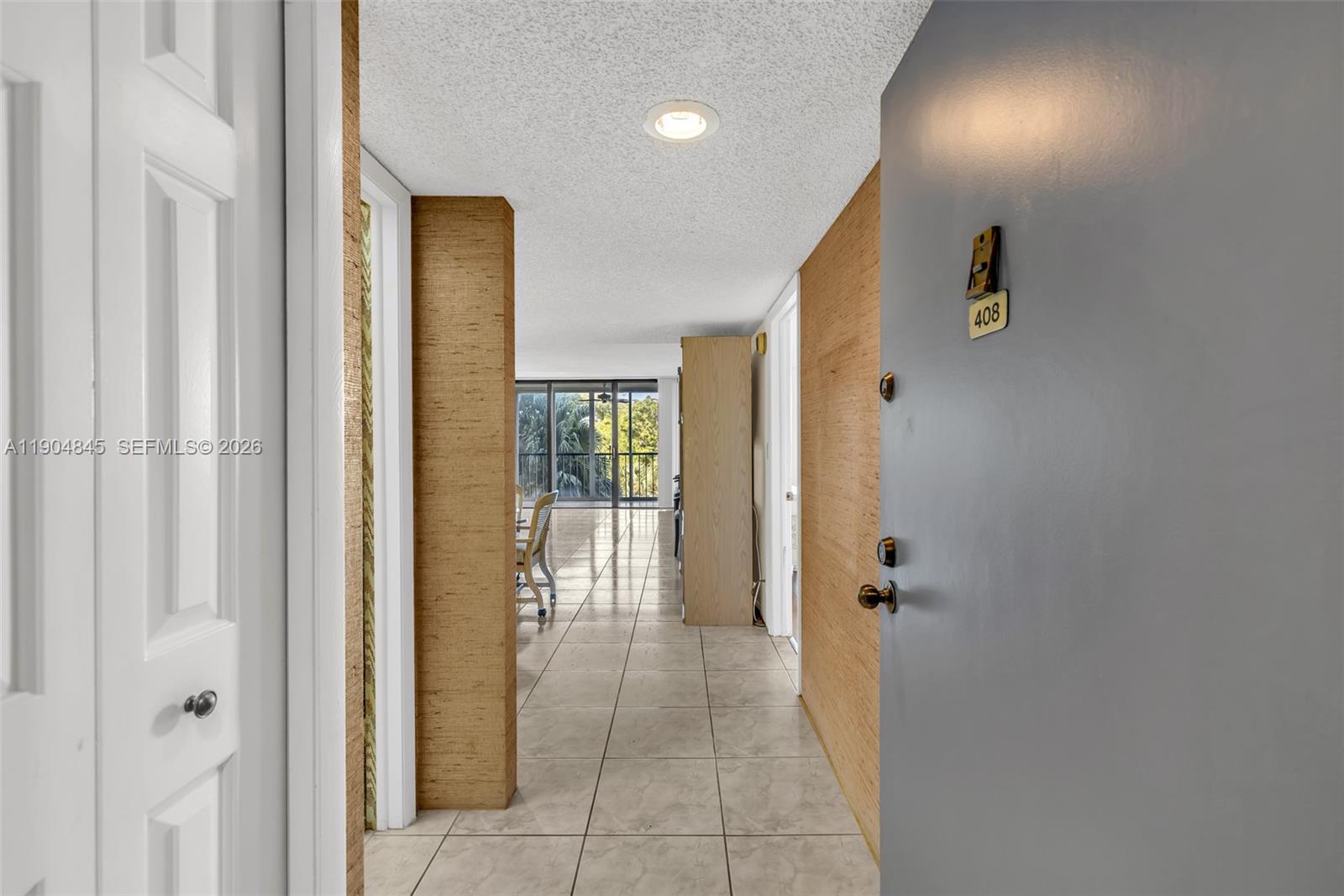 COUNTRY CLUB APTS AT - Residential