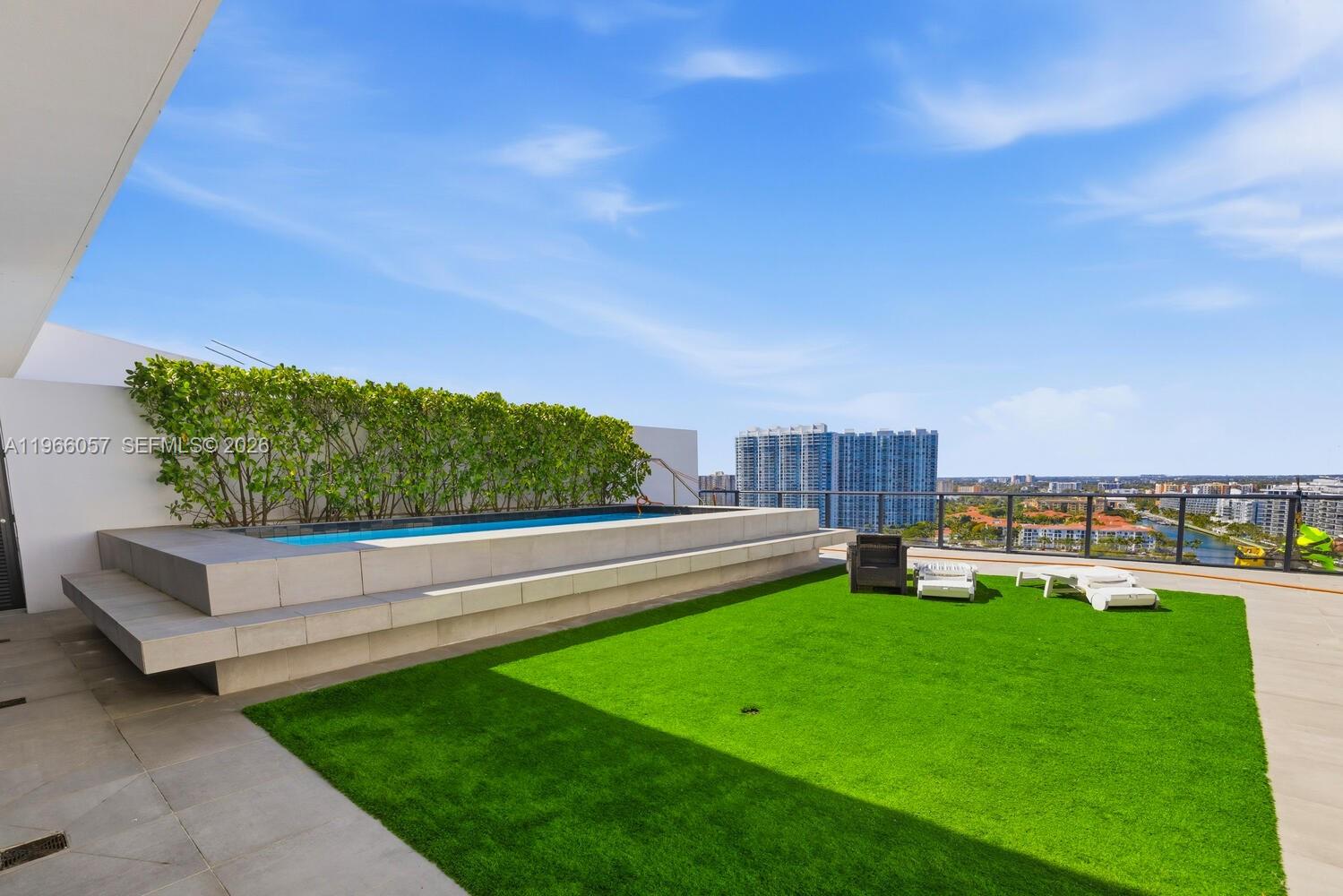 PRIVE CONDO - Residential
