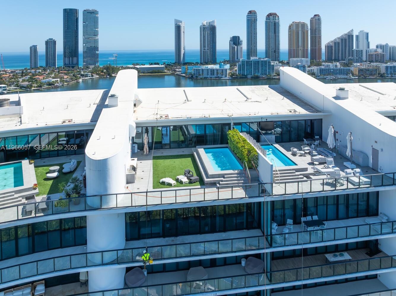 PRIVE CONDO - Residential