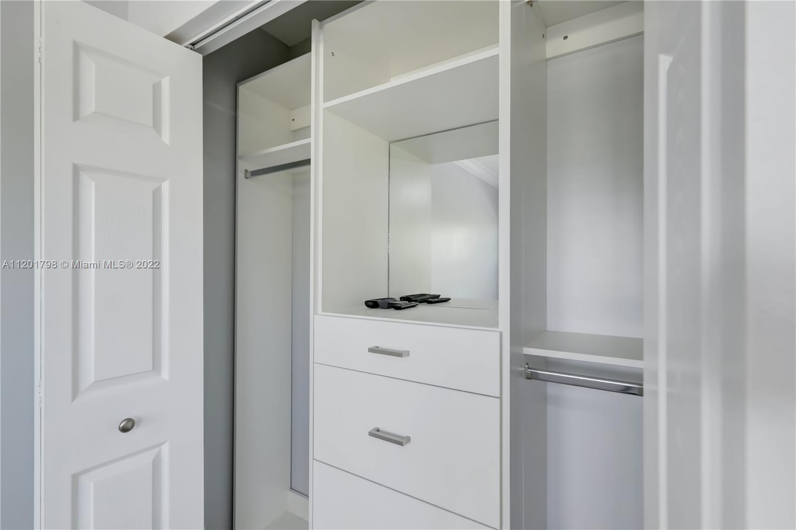 IVANHOE EAST AT CENTURY V - Residential Lease