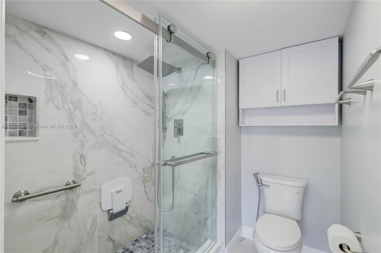 IVANHOE EAST AT CENTURY V - Residential Lease