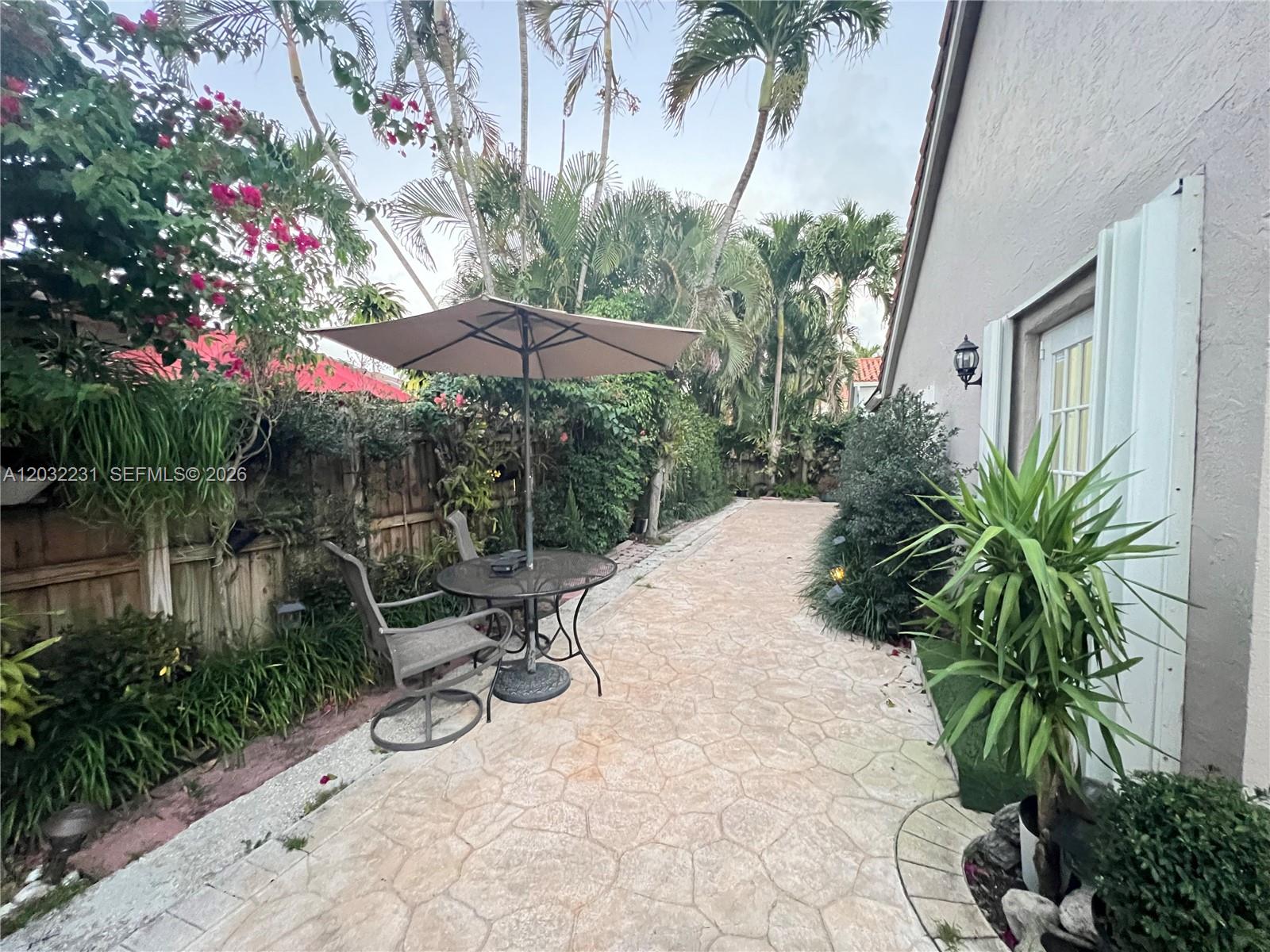 LAS CASAS AT KENDALL - Residential
