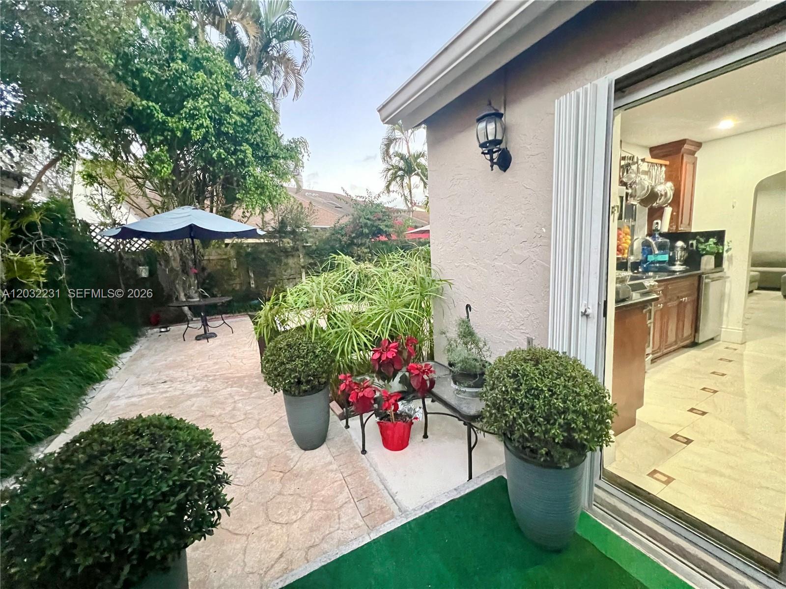 LAS CASAS AT KENDALL - Residential