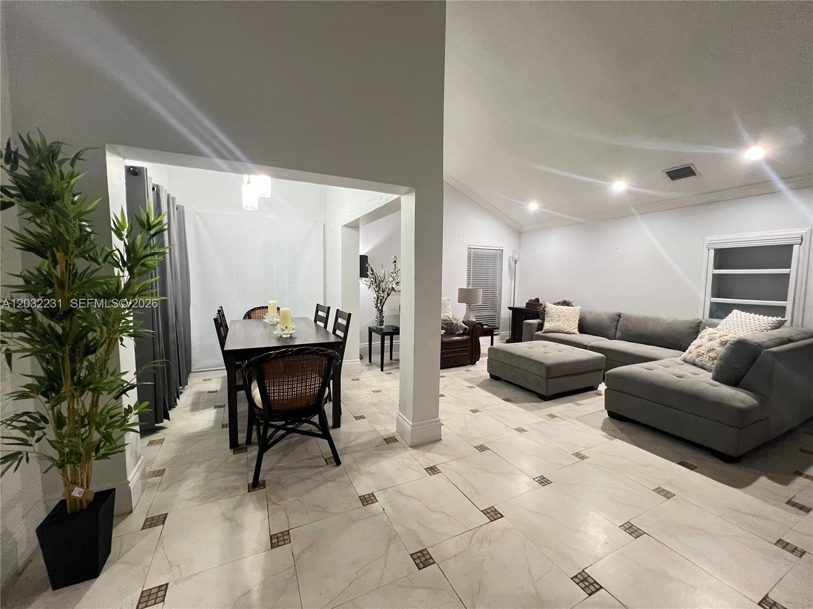LAS CASAS AT KENDALL - Residential