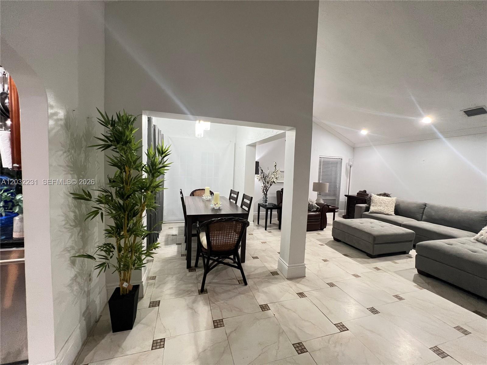 LAS CASAS AT KENDALL - Residential