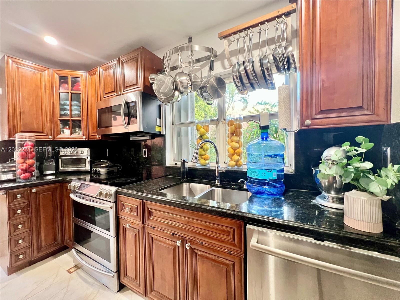 LAS CASAS AT KENDALL - Residential