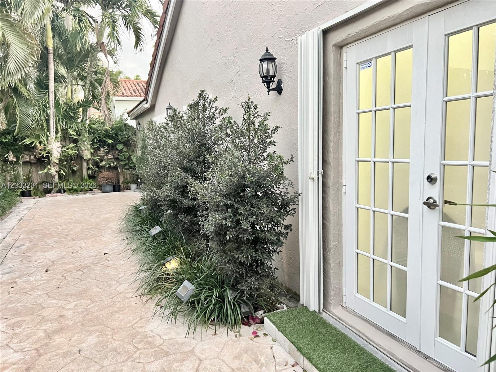 LAS CASAS AT KENDALL - Residential