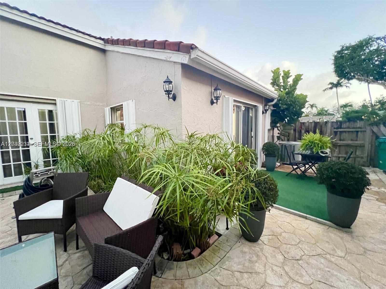 LAS CASAS AT KENDALL - Residential