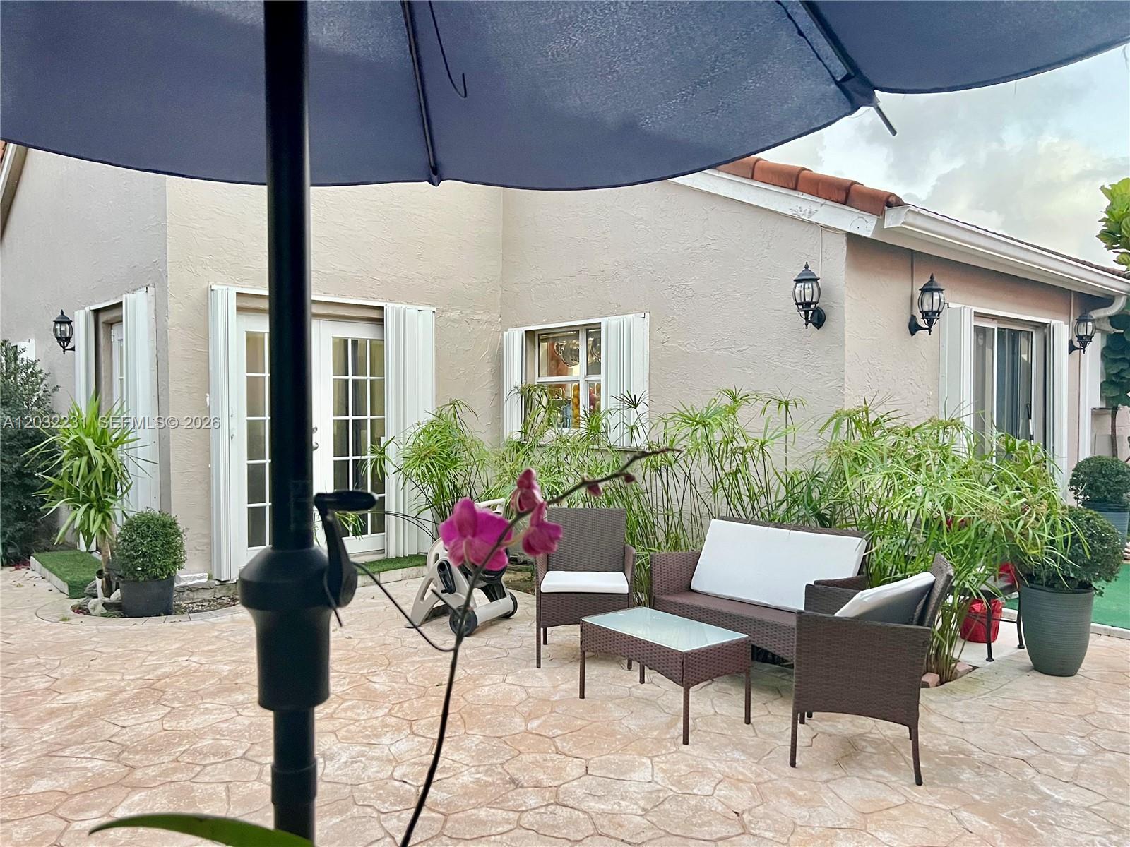 LAS CASAS AT KENDALL - Residential