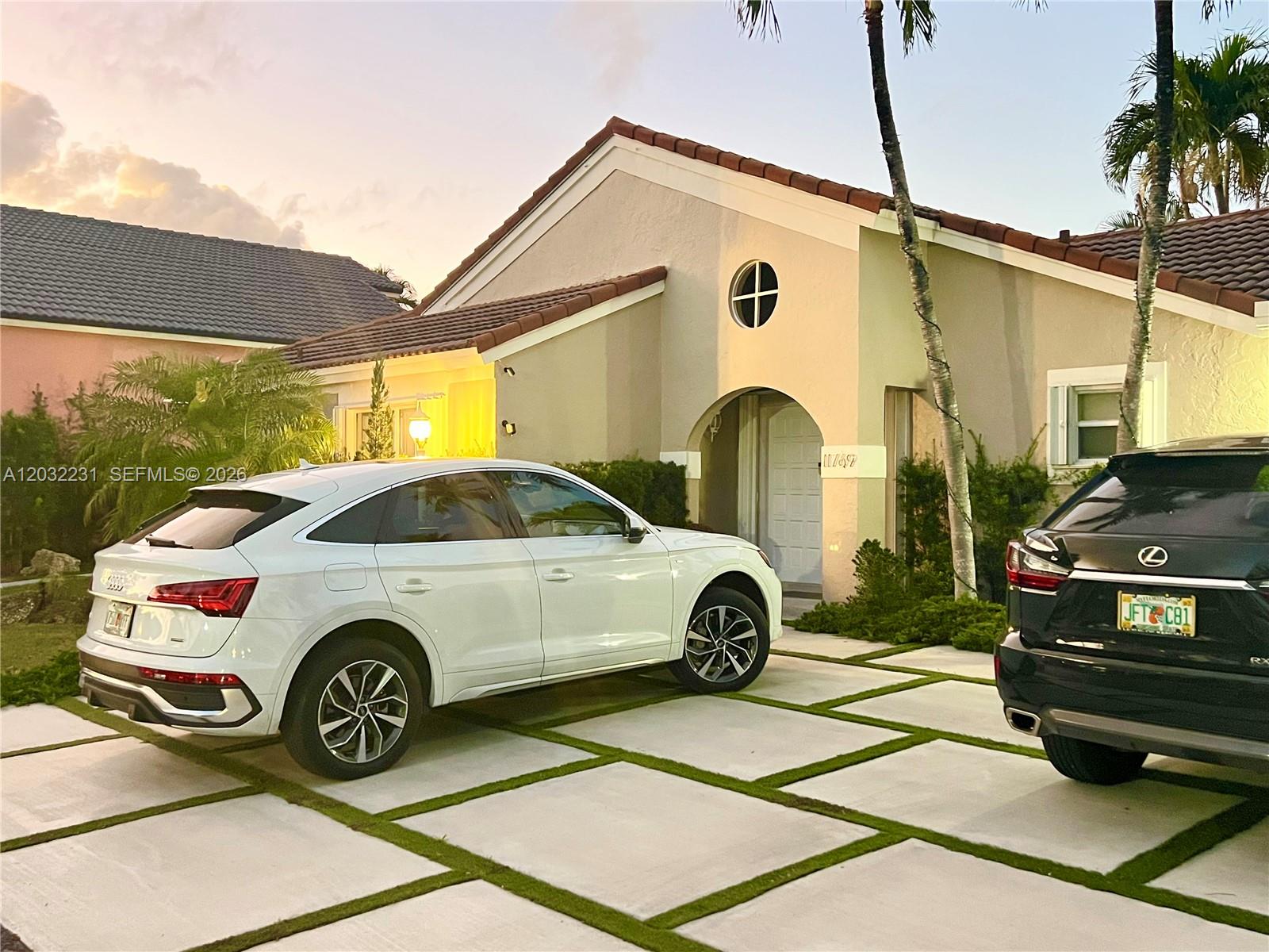 LAS CASAS AT KENDALL - Residential