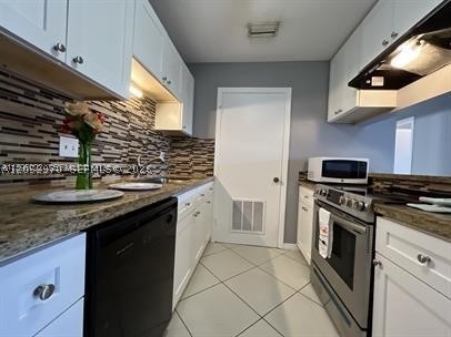 SPACIOUS 1 BEDROOM, 1 BATH + DEN (SMALL 2ND ROOM) ON 3RD FLOOR WITH UPGRADED KITCHEN WITHGRANITE COUNTERS, ALL TILE FLOORS, WASHER/DRYER IN UNIT. GREAT LOCATED GATED COMMUNITY WITHPOOL, BBQ, TENNIS AND BASKETBALL COURTS, GYM, AND CLUBROOM. HVAC 2018, WATER HEATER 2021. MAJOR RENOVATIONS  DONE TO THE COMPLEX, NO ASSESSMENT . PROOF OF FUNDS AND SCHEDULEDSHOWING REQUIRED AS TENANT IN PLACE PAYING $1800 UNTIL 5/2027.