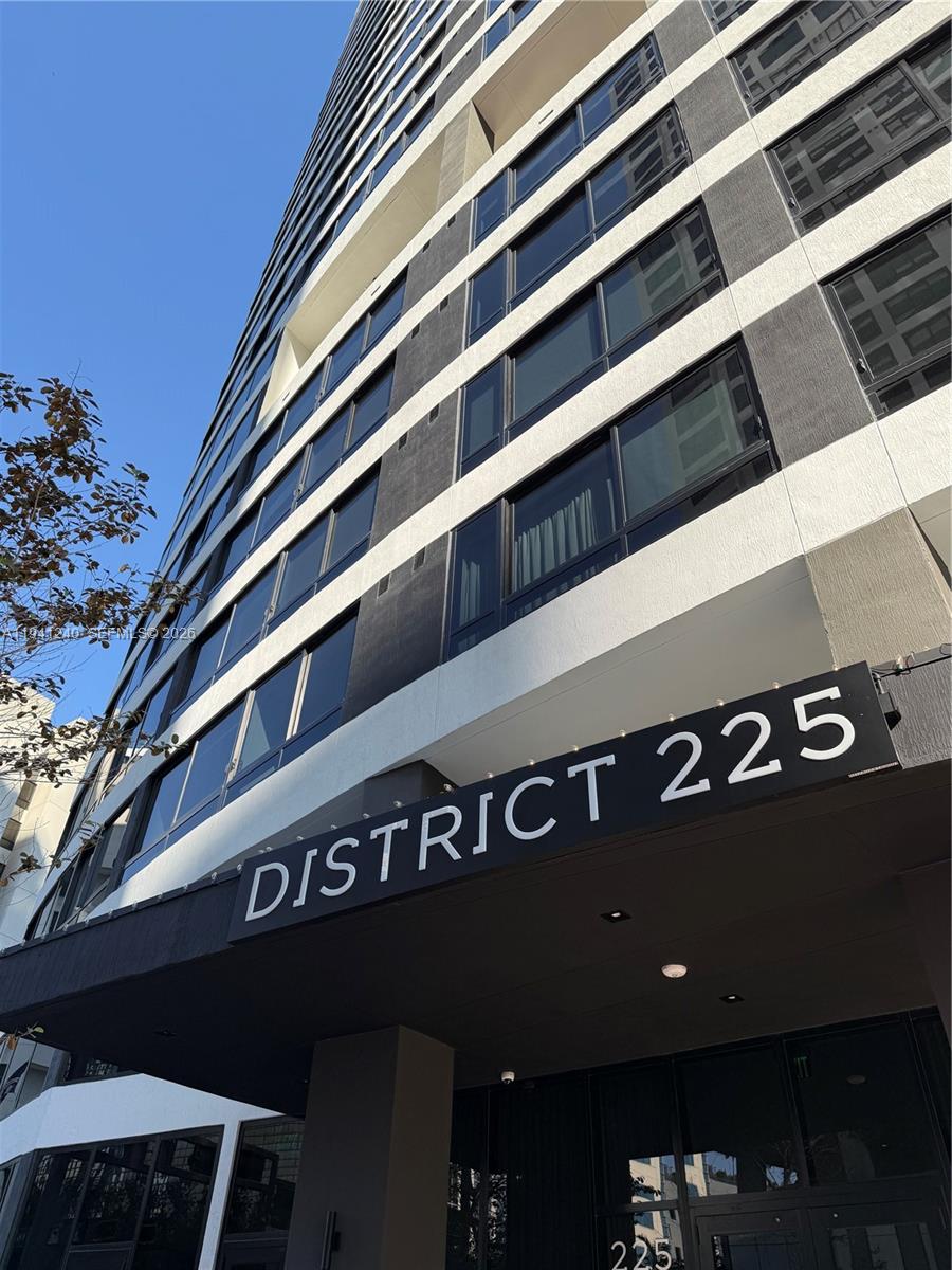 Seller motivated !!! District 225 is a newly built development with no rental restrictions, making it an exceptional opportunity for investors seeking Airbnb and other short-term rental platforms. This 2-bedroom residence LOOKING THEE BEST VIEWS EAST , the largest floor plan in the building, offers 884 sq ft of living space and is fully furnished, featuring smart-home technology and sophisticated interiors designed by Meshberg Design.

The building rises 37 stories and features 343 modern residences with a sleek, avant-garde architectural style. Residents enjoy over 25,000 sq ft of amenities, including a spectacular resort-style terrace with breathtaking urban views.

Ideally located in the heart of Downtown Miami, at the corner of North Miami Avenue and 2nd Street, District 225 is just minutes from Bayfront Park, Miami Central Station, Miami Beach, Brickell, Wynwood Arts District, the Design District, Miami International Airport, and major cultural and entertainment destinations.

A rare opportunity to secure a prime investment in one of Miami’s most vibrant and rapidly growing urban locations     Ideal conditions for Brokers and customers