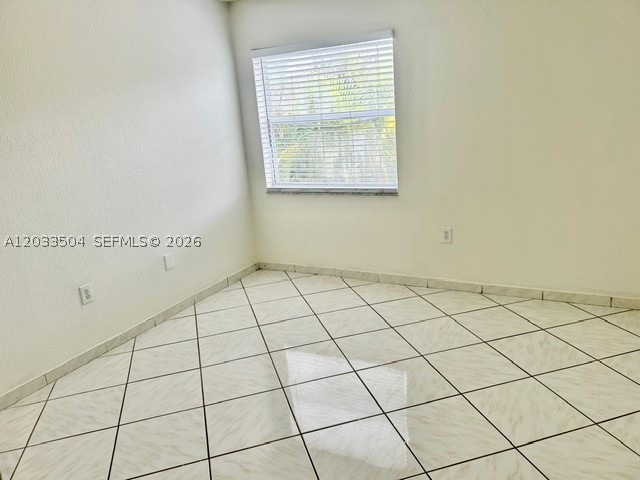 TAMIAMI LAKES SEC 6 - Residential