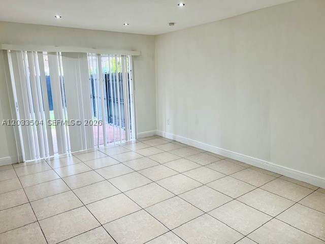 TAMIAMI LAKES SEC 6 - Residential
