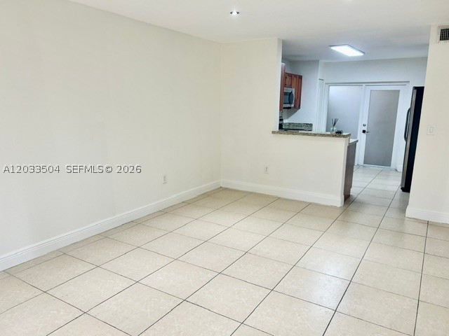 TAMIAMI LAKES SEC 6 - Residential