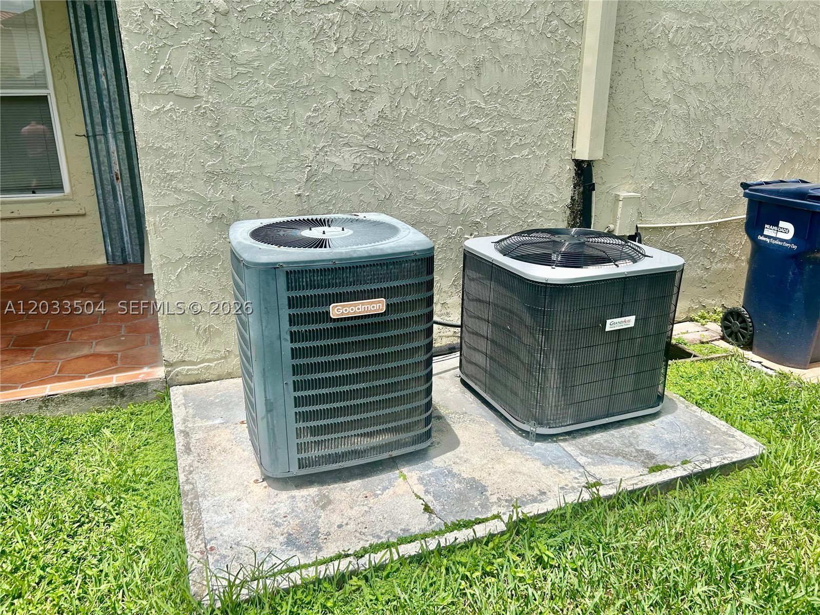 TAMIAMI LAKES SEC 6 - Residential