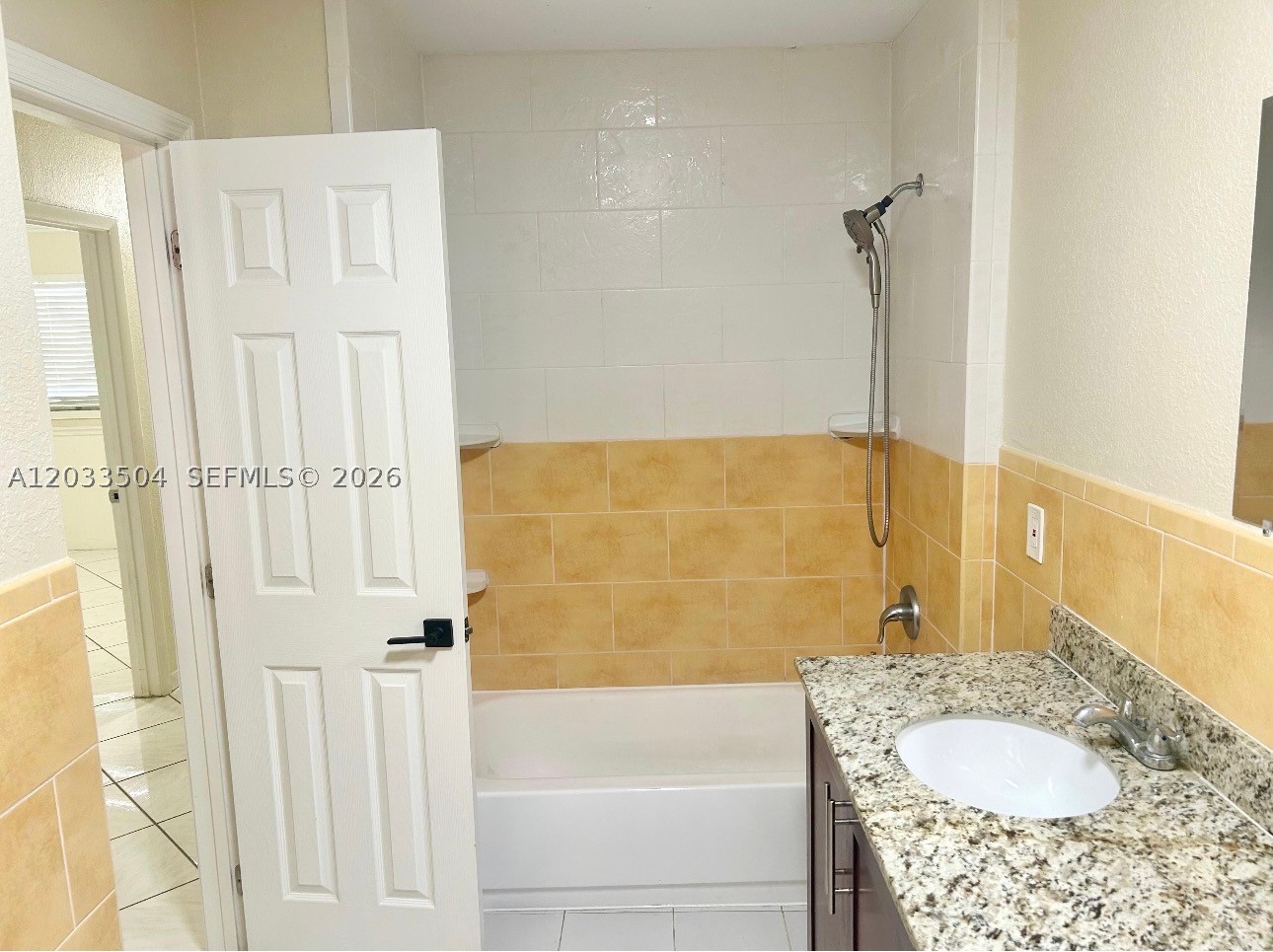 TAMIAMI LAKES SEC 6 - Residential