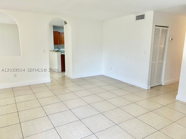 TAMIAMI LAKES SEC 6 - Residential