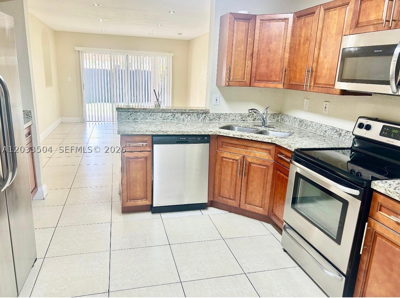 TAMIAMI LAKES SEC 6 - Residential