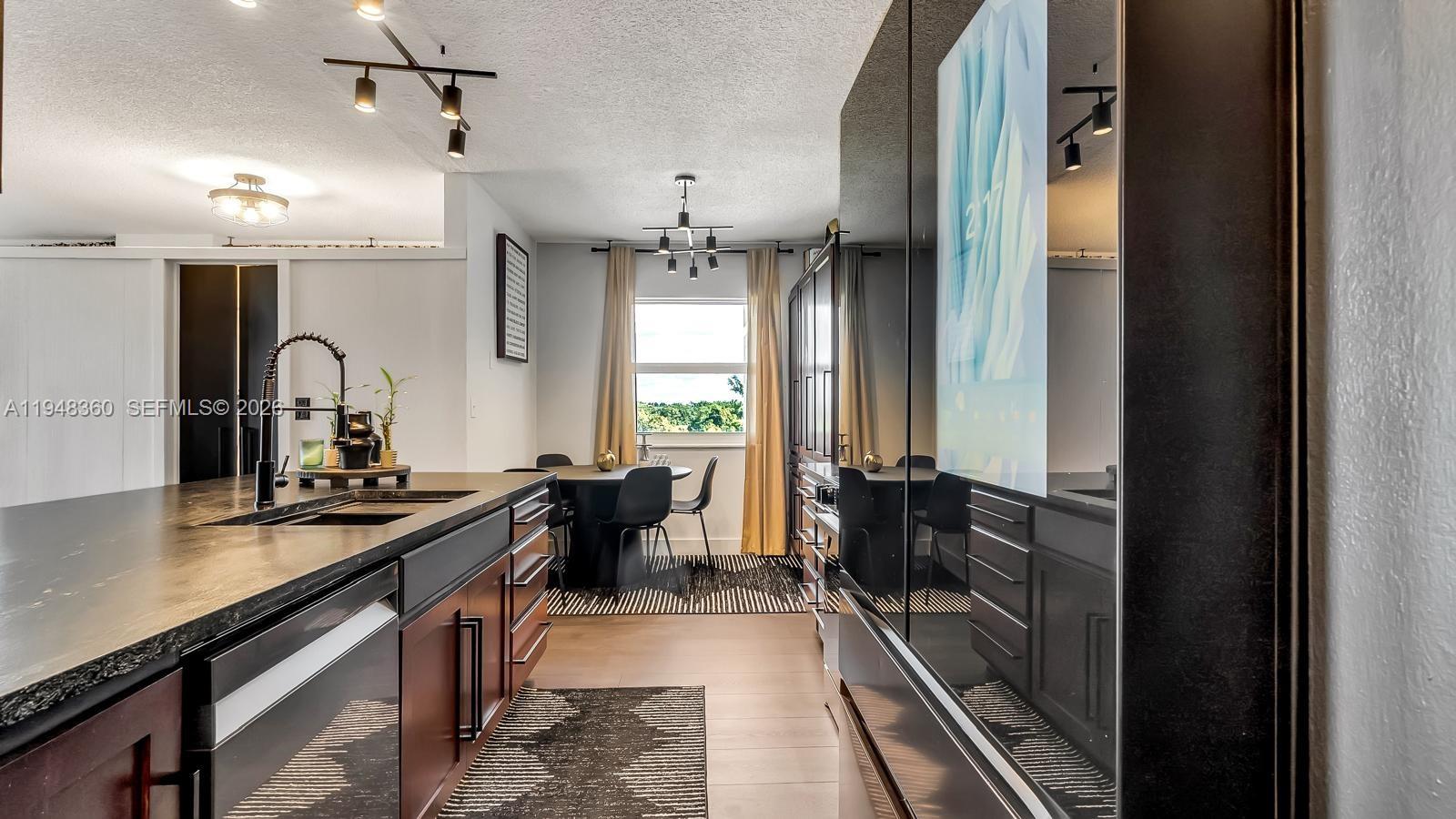 HILLCREST EAST NO 25 COND - Residential