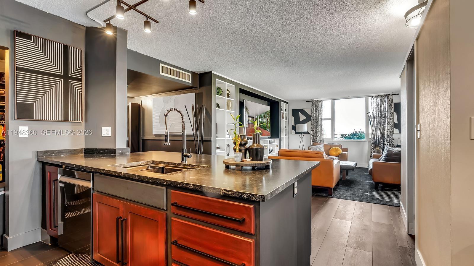 HILLCREST EAST NO 25 COND - Residential