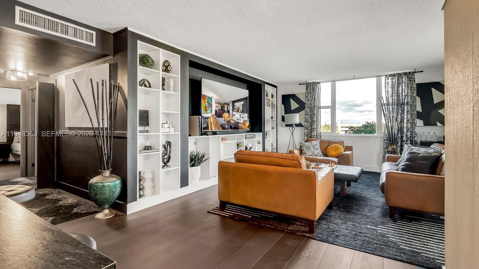 HILLCREST EAST NO 25 COND - Residential