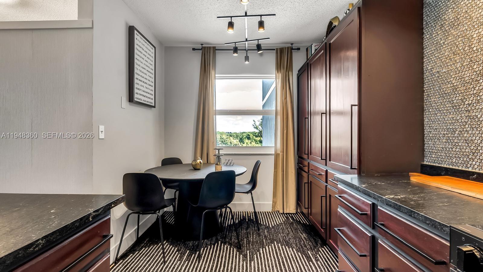 HILLCREST EAST NO 25 COND - Residential