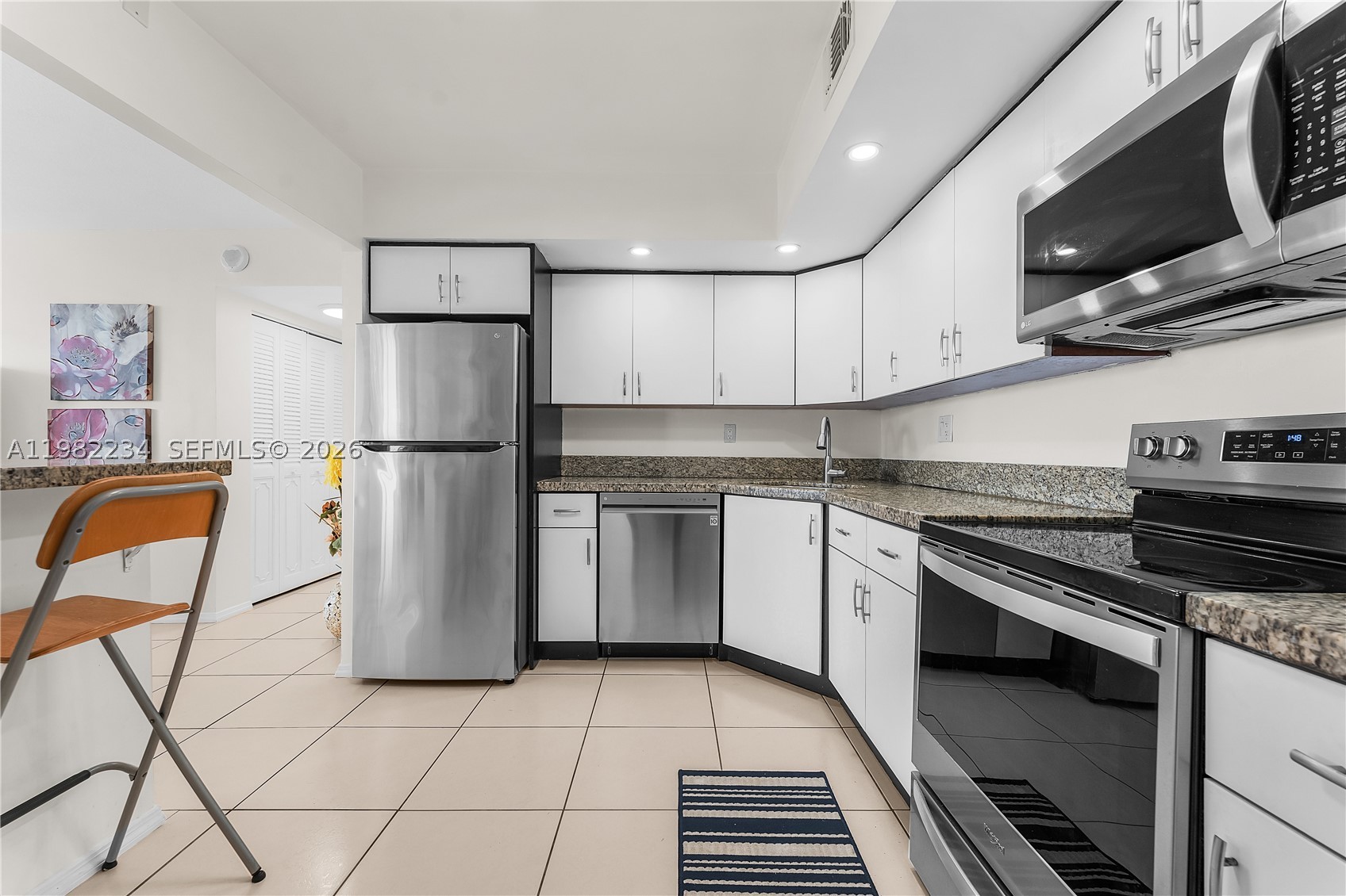 BAYVIEW TOWERS CONDO SOUT - Residential
