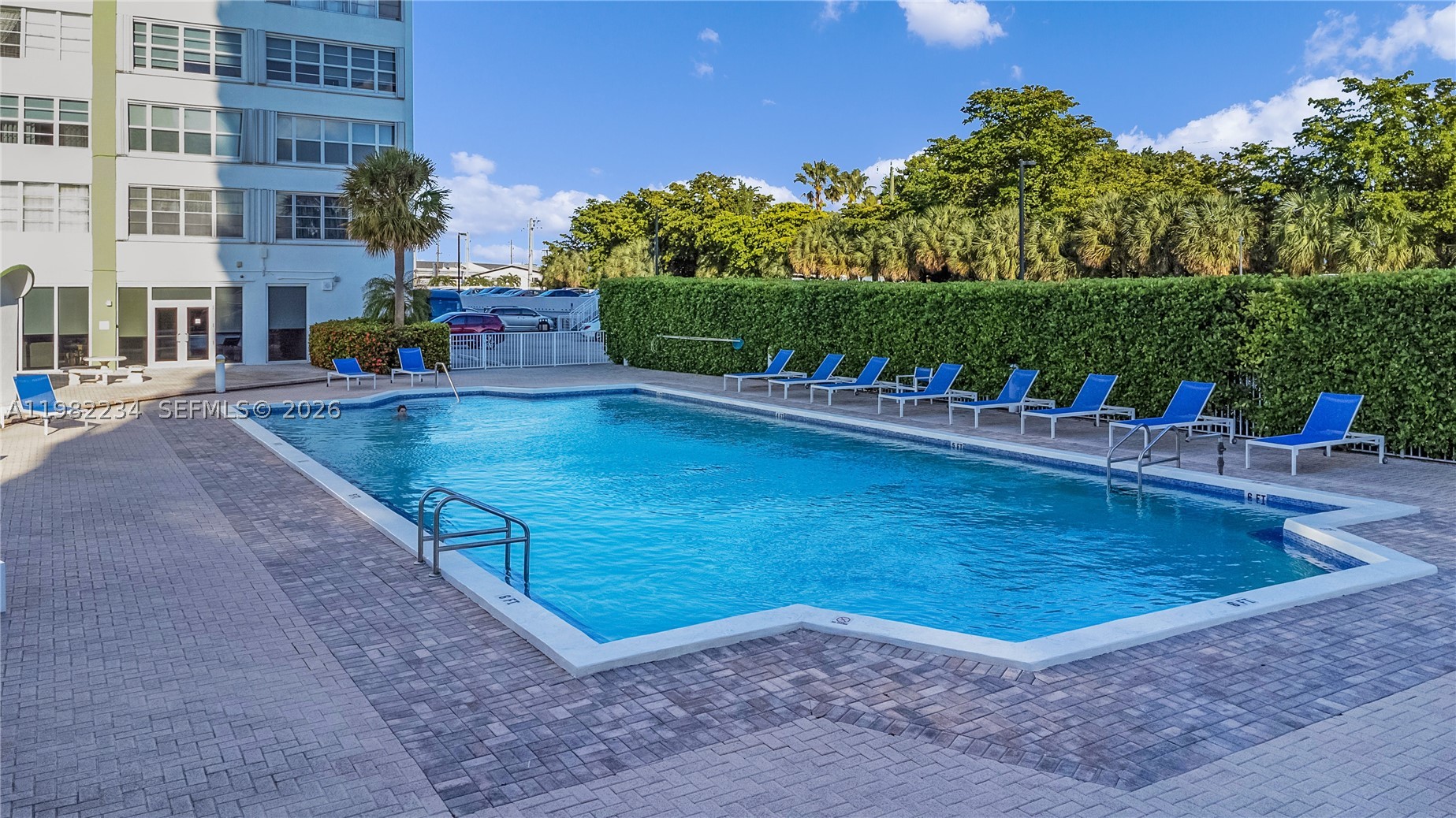 BAYVIEW TOWERS CONDO SOUT - Residential