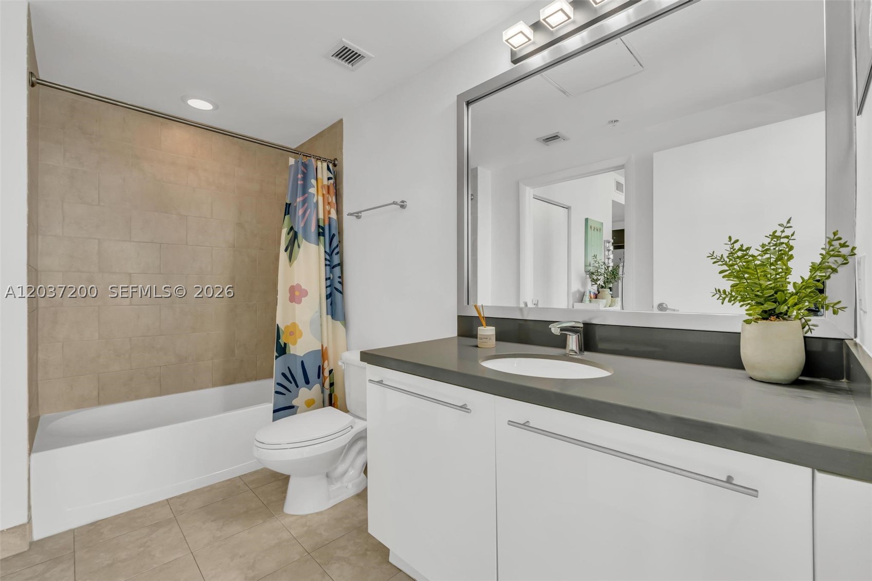 IVY CONDO - Residential Lease