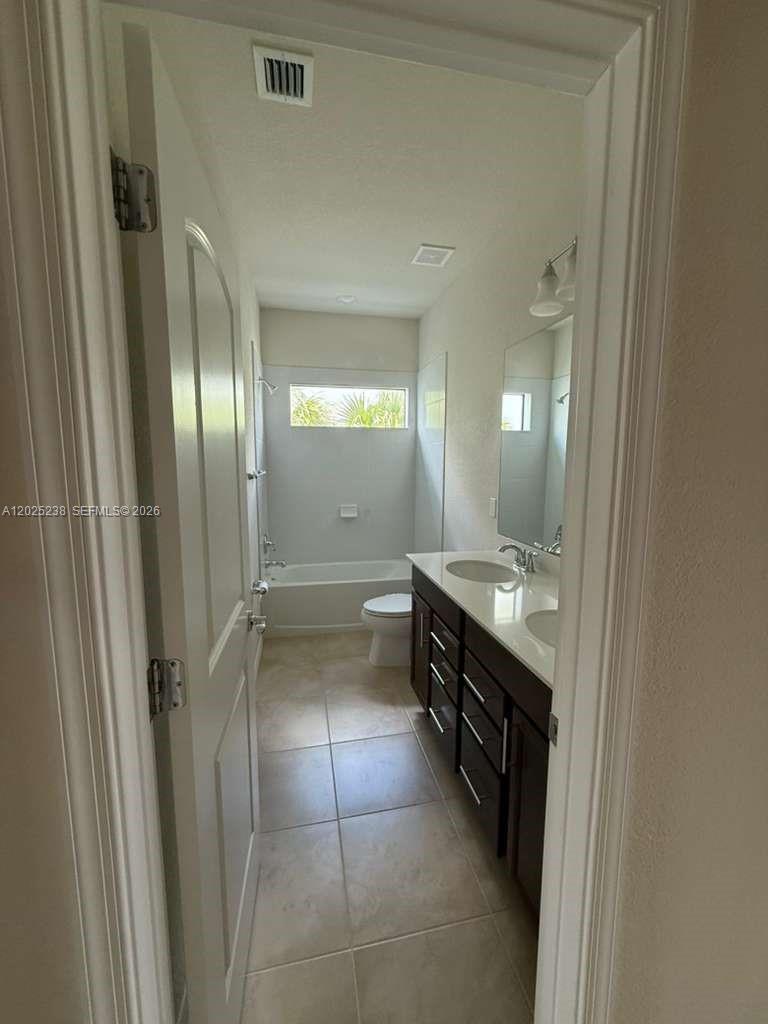 OAK TREE PROPERTY REDEVEL - Residential Lease