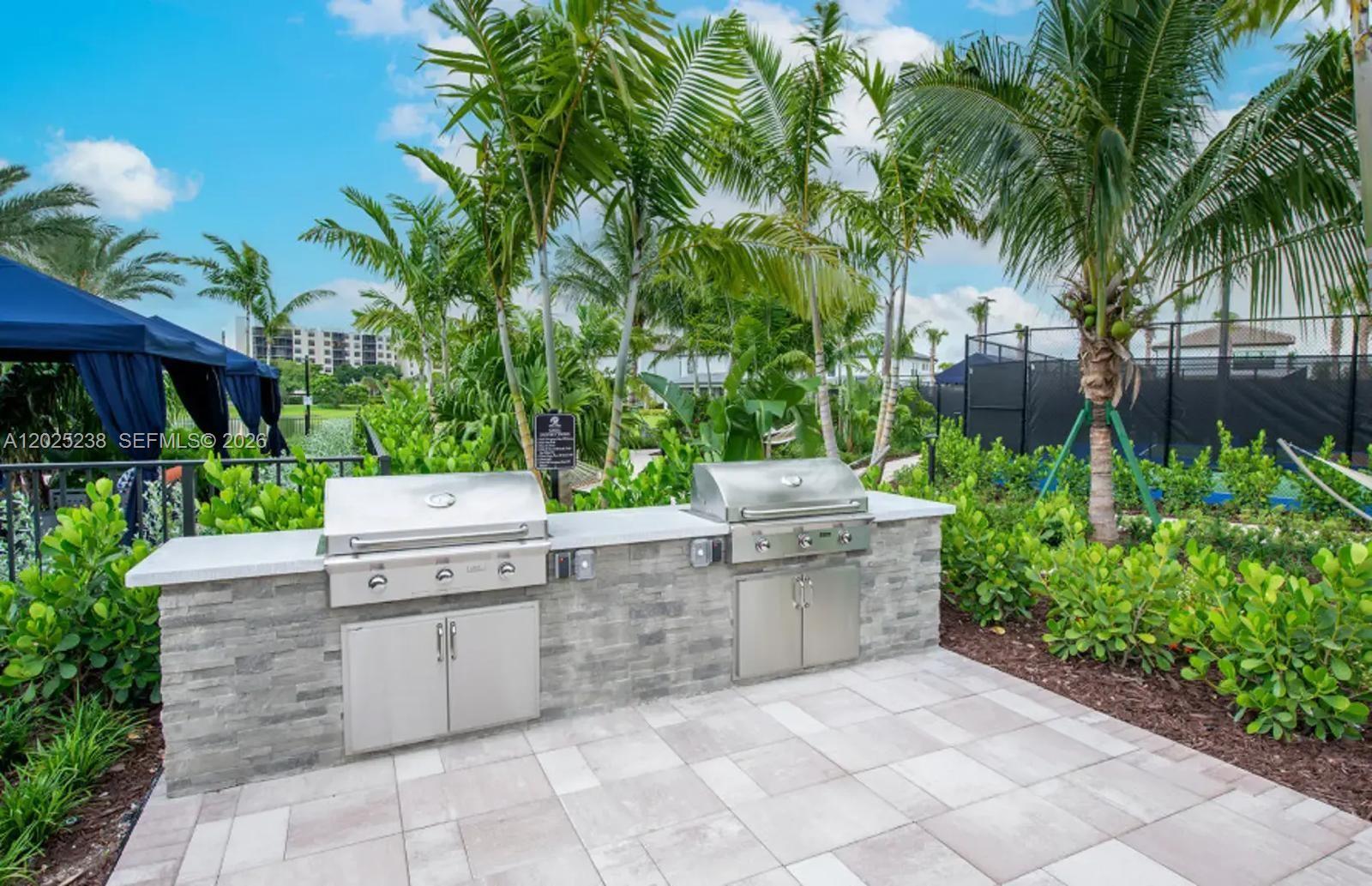 OAK TREE PROPERTY REDEVEL - Residential Lease